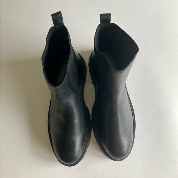 New Schutz Billie Casual Black Leather Lug Outsole Chelsea Boots size 6 - Picture 8 of 15